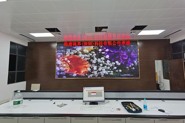 一套常見的室內(nèi)LED顯示屏系統(tǒng)包括哪些設(shè)備？