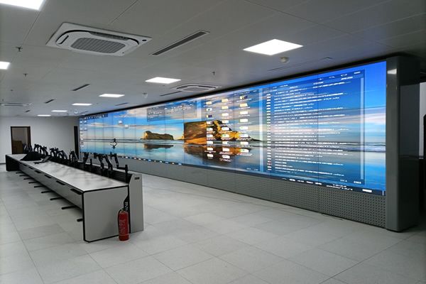 大數(shù)據(jù)顯示平臺使用液晶拼接與LED顯示屏？